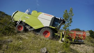 MOISSON DE L’EXTRÊME dans les hautesalpes a 1250 m daltitude CLAAS TUCANO 340 four wheel drive [upl. by Pietrek]