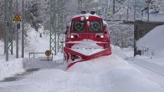 Schneepflug Einsatz auf der Dreiseenbahn mit Baureihe 218 und Schneeschleuder in Aha [upl. by Allisan]