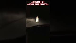 aterrador ente captado en carretera en la noche paranormal [upl. by Arinaj]