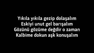 Hande Yener  Alt Dudak Lyrics [upl. by Steddman]