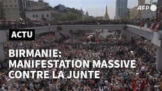 Birmanie des dizaines de milliers de manifestants malgré la menace militaire  AFP [upl. by Bagger]