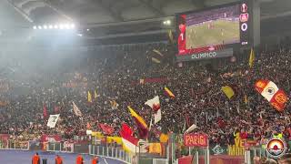 Roma  Bayer Leverkusen 10 Giallorossa è unica questa maglia è magica per me coro della Curva Sud [upl. by Tomkiel]