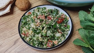 Comment faire un véritable tabbouleh taboulé libanais rapide facile frais healthy végétarien [upl. by Comethuauc]