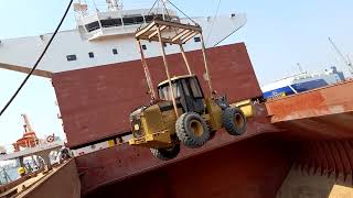 Bulk carrier uses peloader to remove all cargoes from holds  bulkcarriervessel  cargoship [upl. by Storfer]