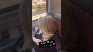 Mara Venier sul treno verso Mestre casa sua [upl. by Leumas960]