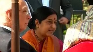 SAARC meet Sushma Swaraj meets Sartaj Aziz at breakfast [upl. by Notaes]