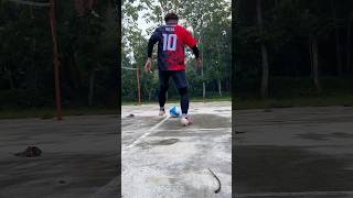 Main futsal pake sepatu sepak bola 🔥🔥 football futsal footballskills [upl. by Wernda]