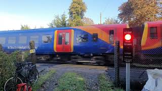 Level Crossing  Gipsy Lane Wokingham [upl. by Zacks]