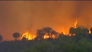 Six pompiers blessés dans un incendie au Portugal [upl. by Sioled]