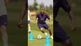 NEYMAR VOLTA A TREINAR NO PSG APÓS LESÃO E ARRISCA CANETA  shorts  sportv [upl. by Essenaj]