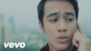 Aliff Aziz  Hanya Lagu Official Music Video [upl. by Yovonnda]