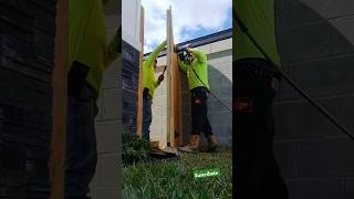 Haciendo unas puertas de madera construction madera humor viralvideo video [upl. by Schwejda]