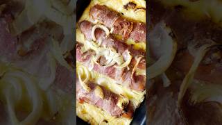 La mejor forma de comer SALCHICHAS ¡Con panceta y masa al horno receta [upl. by Atinram]