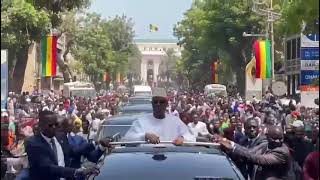 Macky Sall quitte le palais sous les acclamations de la foule [upl. by Anedal816]