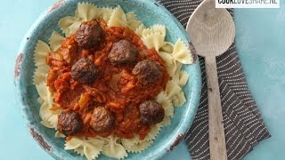 Vlinderpasta in pittige tomatensaus  CookLoveShare [upl. by Niawtna]