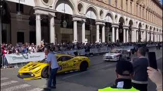 Incidente al salone dellauto di Torino auto sulla folla [upl. by Varney]