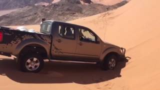 Nissan navara D40 dessert off road on sand and articulation [upl. by Okimat]