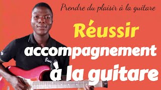 Comment réussir laccompagnement à la guitare lors de la louange [upl. by Nertie410]