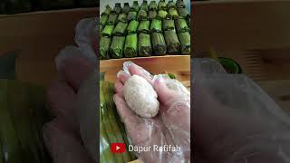 Cara Bungkus Lemper Dengan Daun Pisang Yang Praktis Dan Cantik Pakai Staples [upl. by Riatsila131]