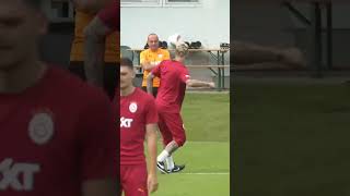 Mauro Icardi hünerlerini sergilerken  Galatasaray Shorts Antrenman [upl. by Norval149]