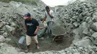 The process of searching for black sand by miners the process of separating rocks and black sand [upl. by Sadowski]