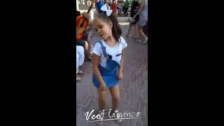 Niña gitana bailando con mucho arte  VEOFLAMENCO [upl. by Aliled]