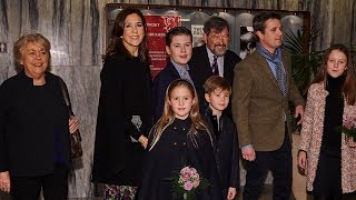 Kronprinsesse Mary og kronprins Frederik med familien til julekoncert [upl. by Amann]