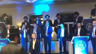 Yiddishe Nachas Shira amp Yanky Green Singing Davenen  אידיש נחת יענקי גרין שירה דאווענען [upl. by Burrus]