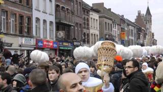 Carnaval de Binche 2012Gilles au Cortège [upl. by Kiki575]