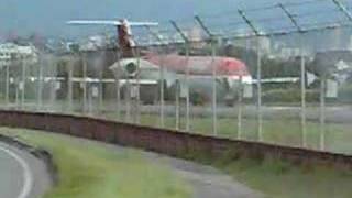 Fokker 100 de Avianca Despegando del Aeropuerto Internacional Matecaña De Pereira HK4486 [upl. by Ariella205]