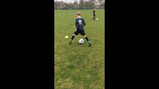 TECHNIEKTRAINING  Helmondse Voetbalschool [upl. by Nafets406]