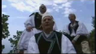 Katina Beleri Thelleza qe shkel mbi vese Ansambli Folklorik Ã‡ipini 2008 [upl. by Eilah610]