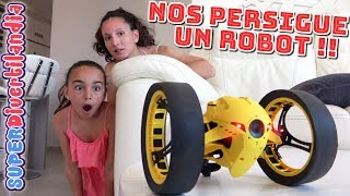 ESCONDIDAS por CASA Nos persigue un ROBOT [upl. by Siva]