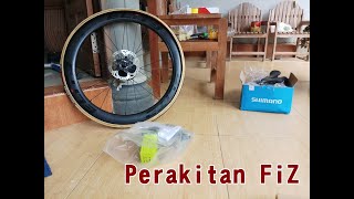 Perakitan Sepeda Road Bike FiZ Ultegra R8070 Di2 [upl. by Kape426]