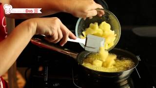 Tortilla de patatas ¿cómo hacer una buena tortilla española  Demos la vuelta al día [upl. by Borg]