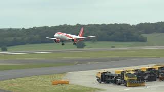 easyJet Airbus A319 LondonLuton Airport landing tomir planespotting Full HD [upl. by Eirotal]