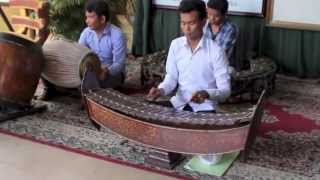 Cambodge  musique traditionnelle [upl. by Atsirhc839]