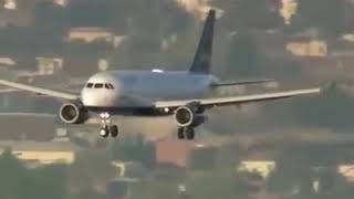 JetBlue Landing Gear Failure at LAX Pilot does amazing landing [upl. by Fradin]