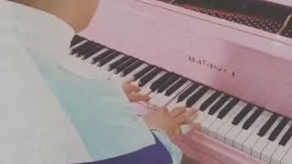 Bad Bunny tocando el piano Amorfoda [upl. by Manouch846]