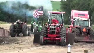 IH 1066 11700lb Farm Stock Tractor Pull [upl. by Eilrebma903]