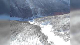 Anatomie dune avalanche  Grande puissante rapide  Avalanche de neige poudreuse [upl. by Hsina]