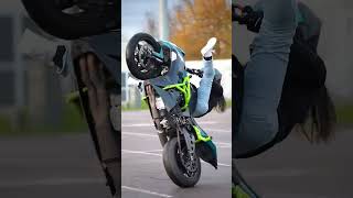 shortvideo shortvideo viralshorts wheelie automobile biker motorcycle circle girlmoto [upl. by Assillim]