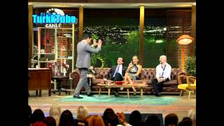 Beyaz Show  Rüştü Eşi Işıl ile Tanışmasını Anlatırken Atalay Muziplik Yapıyor 29032013 [upl. by Piscatelli]