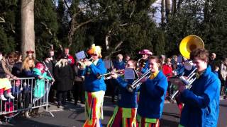 Carnavalsoptocht Groenlo 2014 no 755 Dweilorkest de Bellebloazers [upl. by Ahseem]