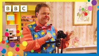 Mr Tumbles Family Photograph  Mr Tumble and Friends [upl. by Yren]