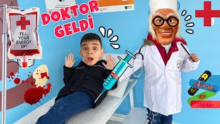 EMİR ABİN HASTA OLDU  ŞURUP İÇMEDİ ZORLA DOKTORA GÖTÜRDÜK  BAKIN KİM GELDİ  KOMİK VİDEO [upl. by Lletnwahs]