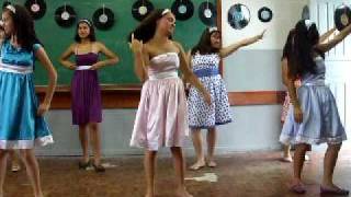 Dança dos anos 60  Estupido cupido [upl. by Ynaffital]