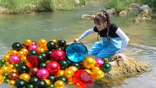 🥰Girls Dig in Riverbed Pays Off Giant Mussel with Priceless Treasures a Fortune in Oddball Find [upl. by Aniret]