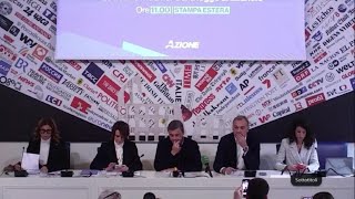 Manovra Calenda Governo distribuisce mance non ha un piano strutturale [upl. by Ajnos]