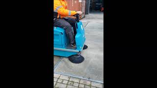 Ride on sweeper Wetrok Kerwit 7500 E Eureka Compact 1150 E [upl. by Andrews]